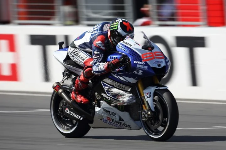 Lorenzo pole e record, Rossi in prima fila: 