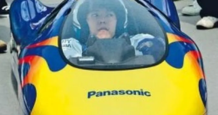 Nuovo record di velocità per auto a batterie... stilo!