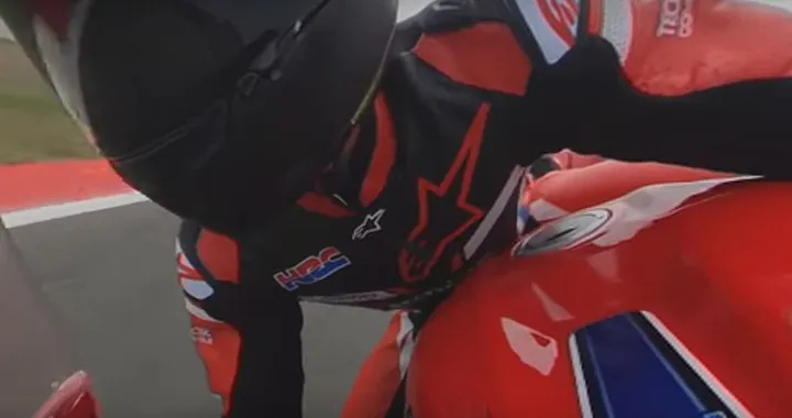 Honda CBR 1000 RR-R: il video a 360° in pista con Marc Marquez
