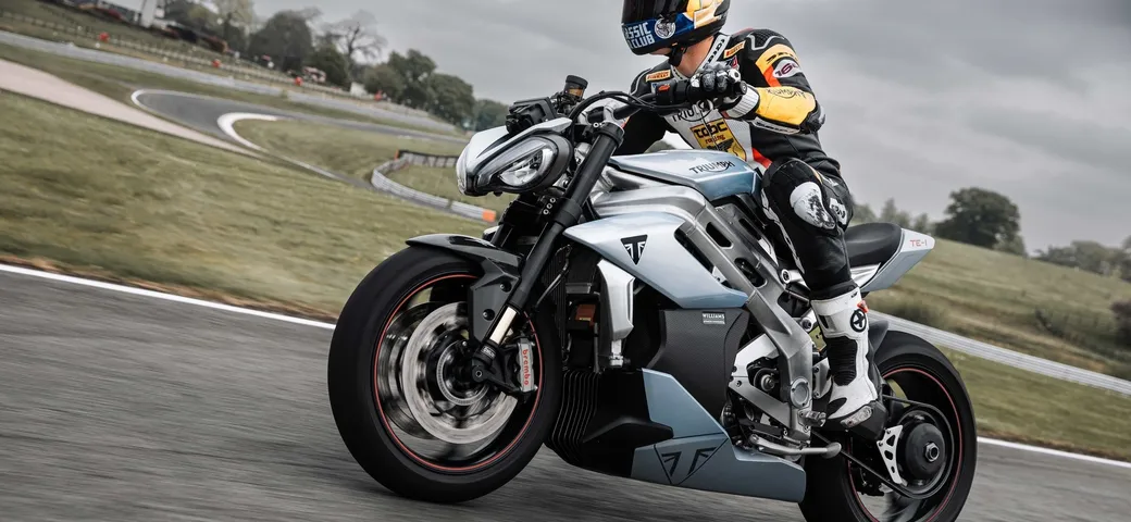 Triumph TE-1, test su strada completato: i dati del prototipo elettrico