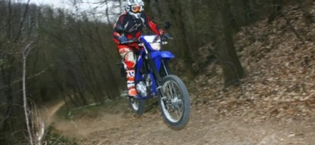 Yamaha WR 125 voglia di libertà per i giovani motociclisti