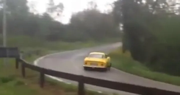 Ferrari 275 GTB/4: drifting con un'auto storica da sogno [Video]