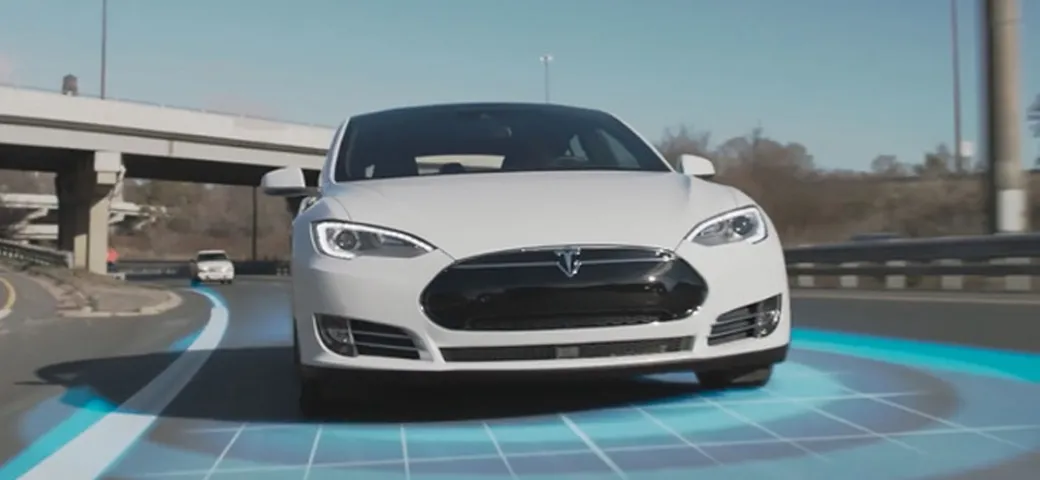 Tesla Vision contro LiDAR, il duello per la guida autonoma