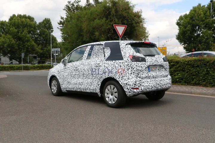 Opel Meriva: foto spia della nuova generazione