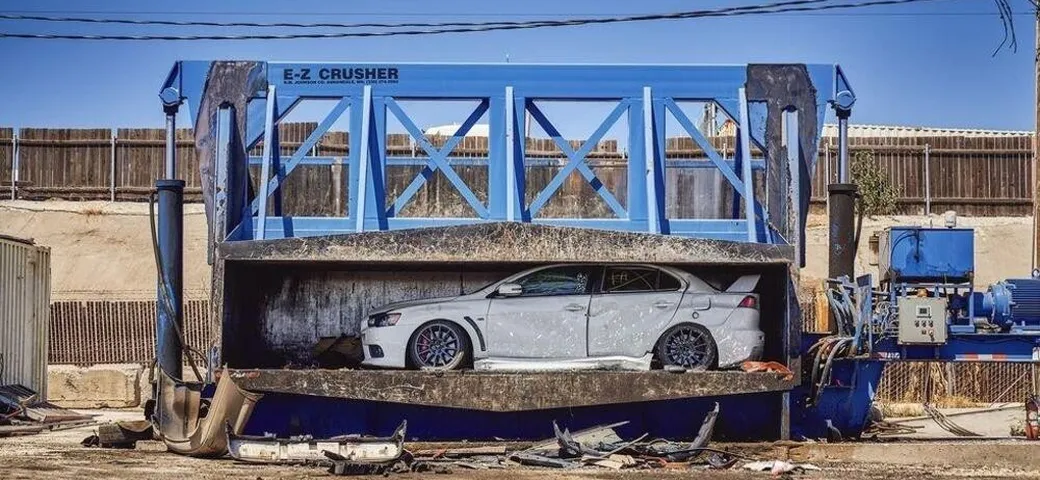 Questa Mitsubishi Lancer EVO X preserie non sfugge alla demolizione