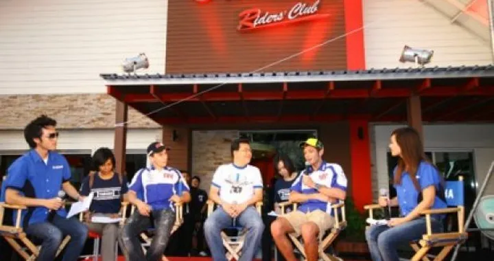 Valentino Rossi e Jorge Lorenzo visitano la Thailandia