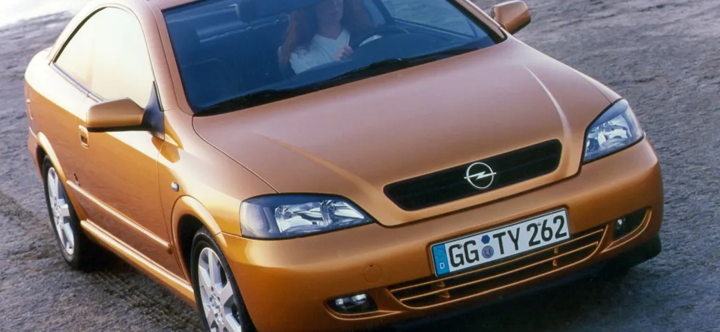 Opel Astra Coupé: 20 anni per la sportiva firmata Bertone