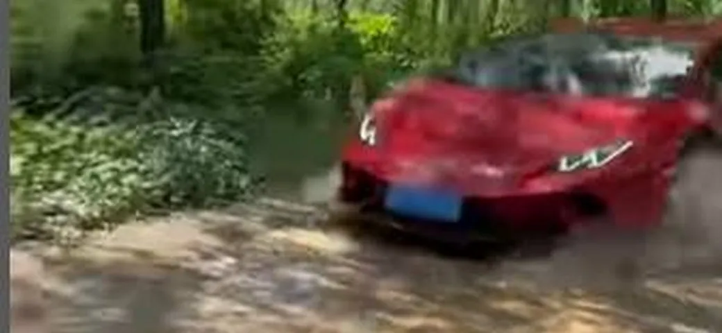 Lamborghini Huracán che gioca a fare la Sterrato | Video