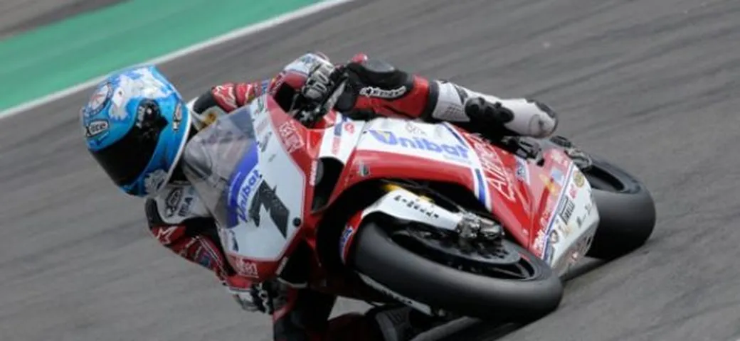 WSBK: Superpole a Carlos Checa. Laverty, Biaggi e Melandri in prima fila