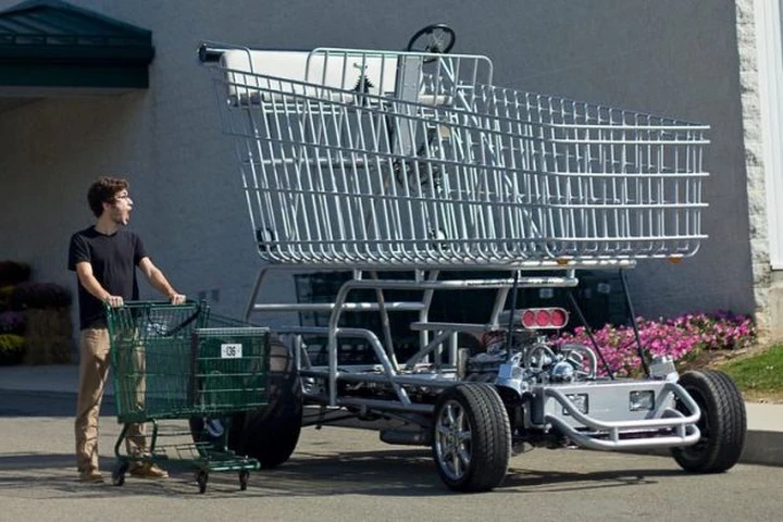 L'auto-carrello ha motore V8 da 305 CV