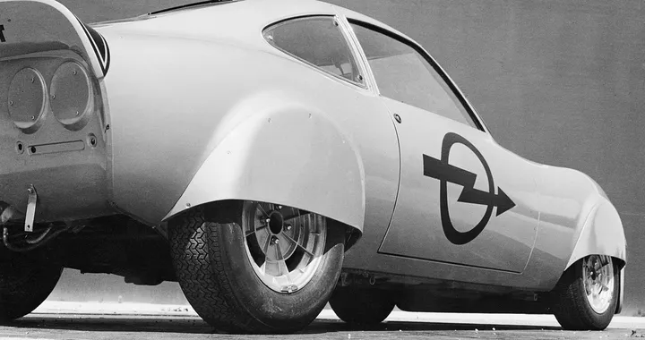 Opel: la Elektro GT dei record compie 50 anni