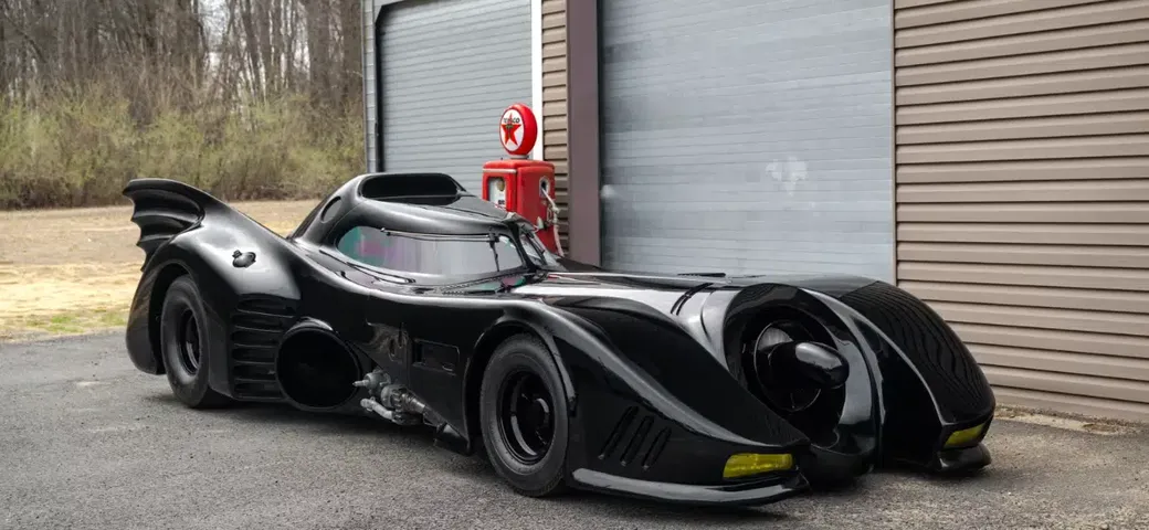 La Batmobile stradale è in vendita con bollino della Warner Bros