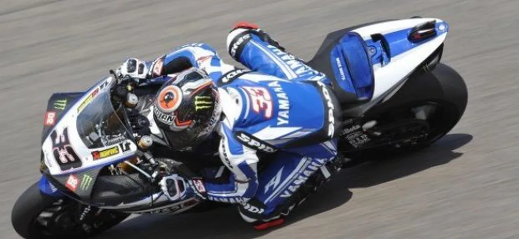 WSBK: Marco Melandri vince Gara2 a Portimao. Yamaha saluta la Superbike con una doppietta e Carlos Checa conferma il 2012 con Althea