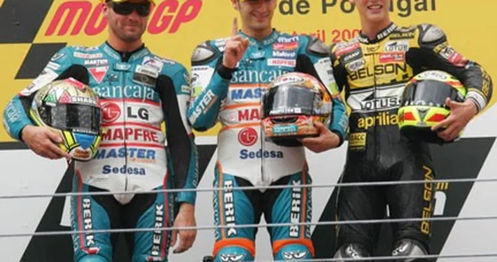 In 125 Faubel vince grazie al gioco delle scie