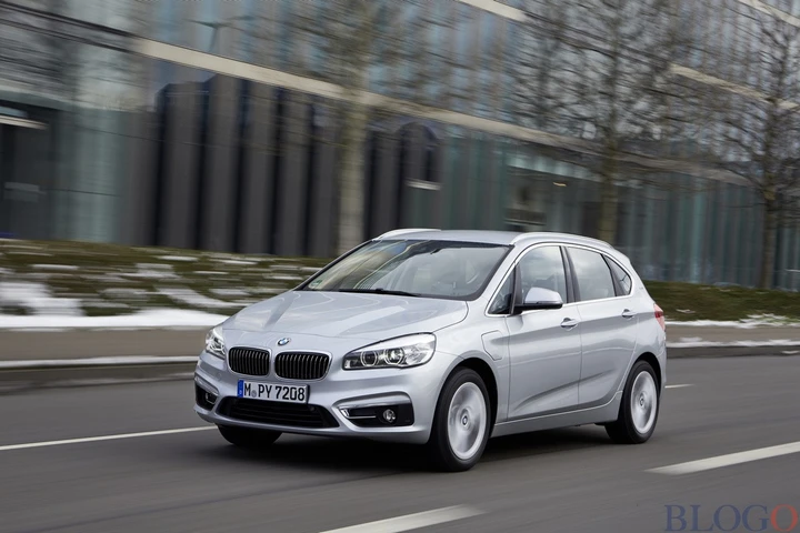 BMW 225xe: nuove foto ufficiali