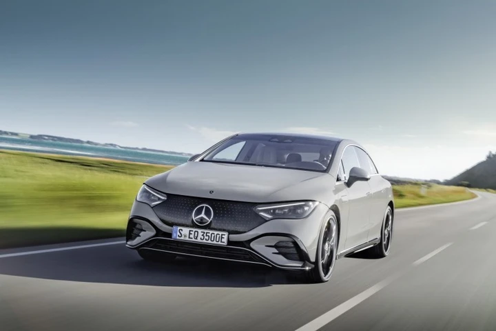 Nuova Mercedes EQE: prezzi e allestimenti