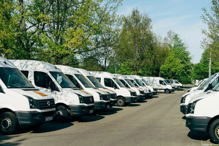 Locauto: noleggio furgoni senza limiti al costo di 100 km al giorno