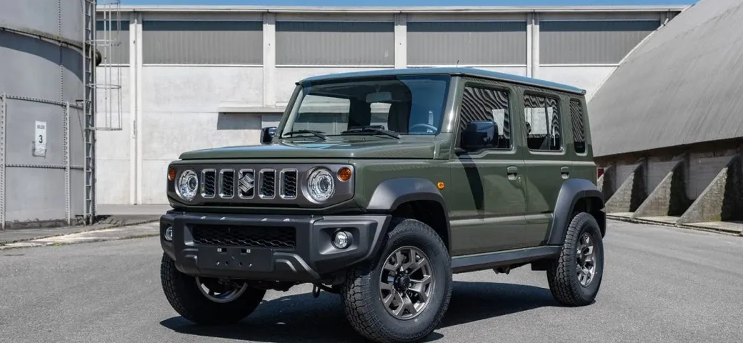 Suzuki Jimny 5 porte: il fuoristrada giapponese ora disponibile in Italia