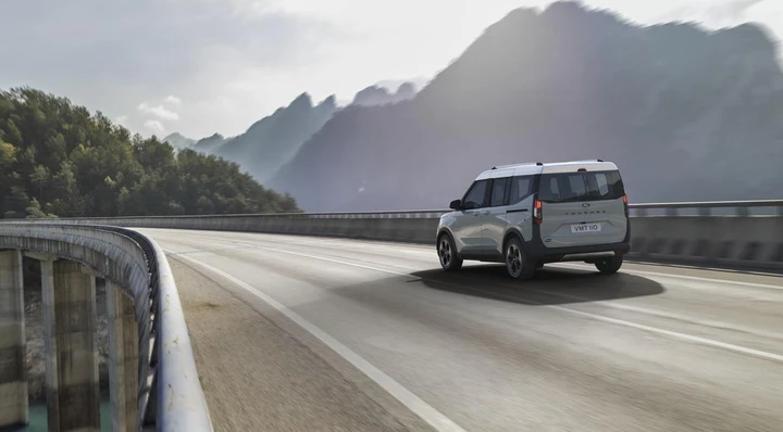Ford E-Tourneo Curier 2024