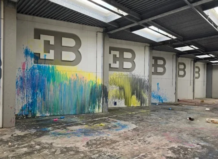 Fabbrica Blu devastata: il bilancio del rave di Halloween mette a rischio la memoria Bugatti