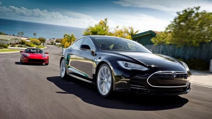 Tesla Model S: il consumo medio è pari all'equivalente di 37.84 km/l