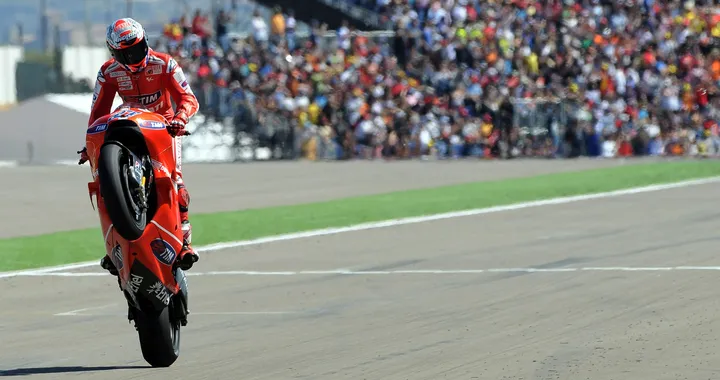 Casey Stoner, all'asta una tuta per aiutare l'Australia