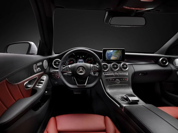 Mercedes Classe C: prime informazioni su abitacolo e parte tecnica