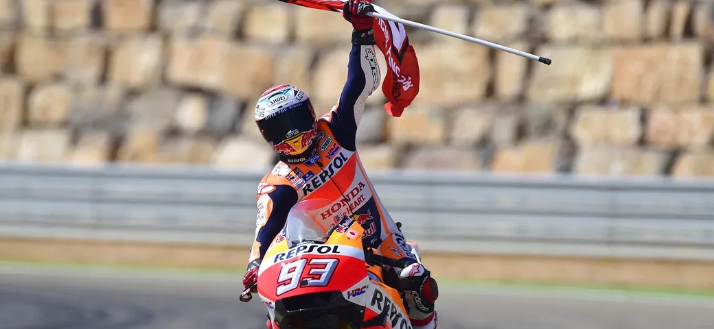 Pagelle MotoGP Aragon: Marquez “acchiappatutto”! Match Rossi-Lorenzo, una “questione d’onore”…