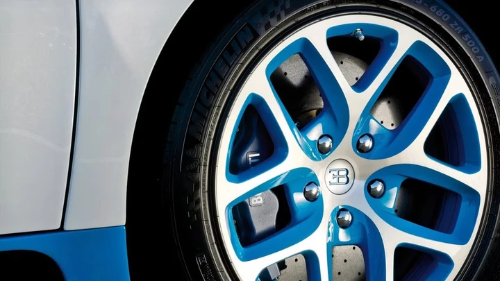 Quando la Bugatti Veyron e la Honda Odyssey condivisero le gomme