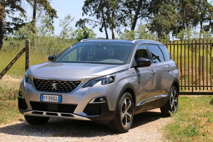 Peugeot 5008 BlueHDi 130 EAT8 S&S GT LINE: la prova su strada
