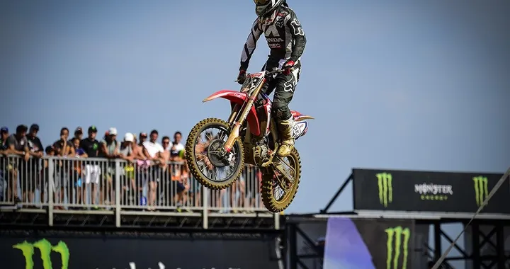 MXGP Indonesia 2019: Gajser domina entrambe le manche. 4 mesi di stop per Cairoli