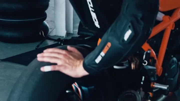 KTM 1290 Super Duke R 2020: il secondo teaser