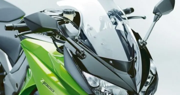 Kawasaki Z1000SX 2011, maxi naked da 138 CV