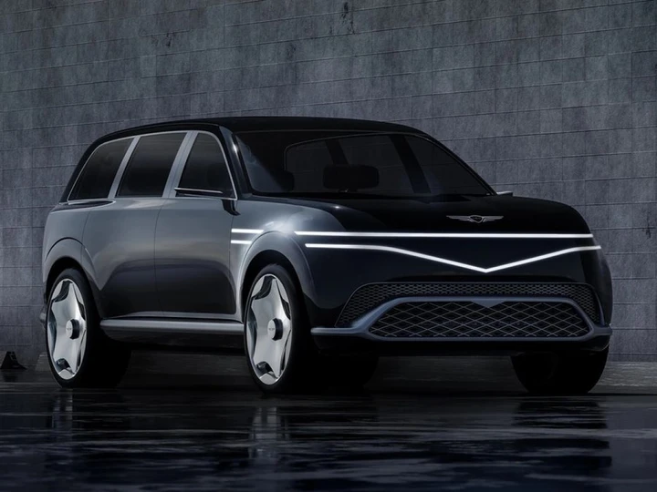 Genesis GV90: svelati gli interni quasi definitivi del SUV elettrico da 100.000 dollari