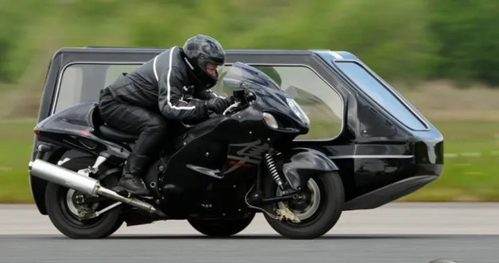 Reverendo inglese stabilisce il record di velocità per motofunebri: 206.6 km/h [Video]