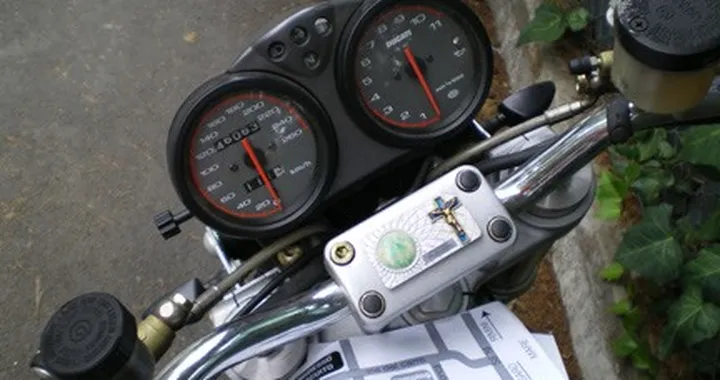 Foto del giorno: santino in moto?