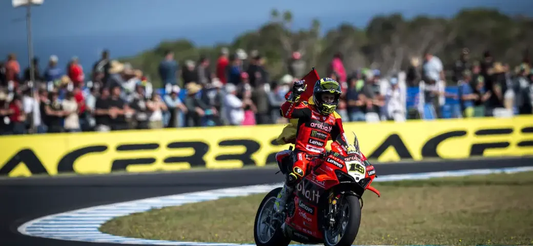 Álvaro Bautista: da undicesimo a podio, la rimonta epica a Phillip Island [VIDEO]