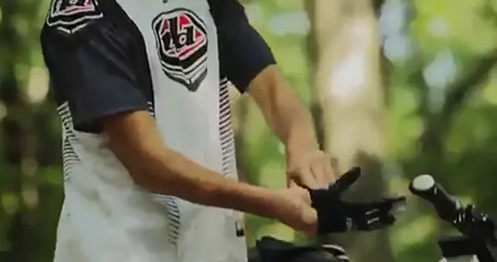 Greyp G12 emotorcycle tra moto e bici con tecnologia Rimac