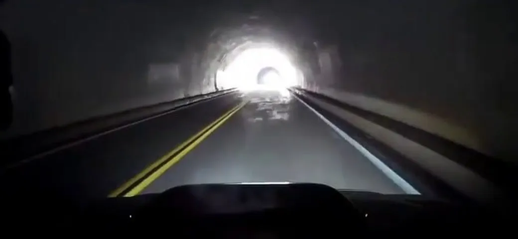 Dashcam: sbanda e cade nel burrone