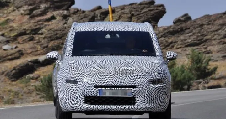 Foto spia Citroen C4 Grand Picasso