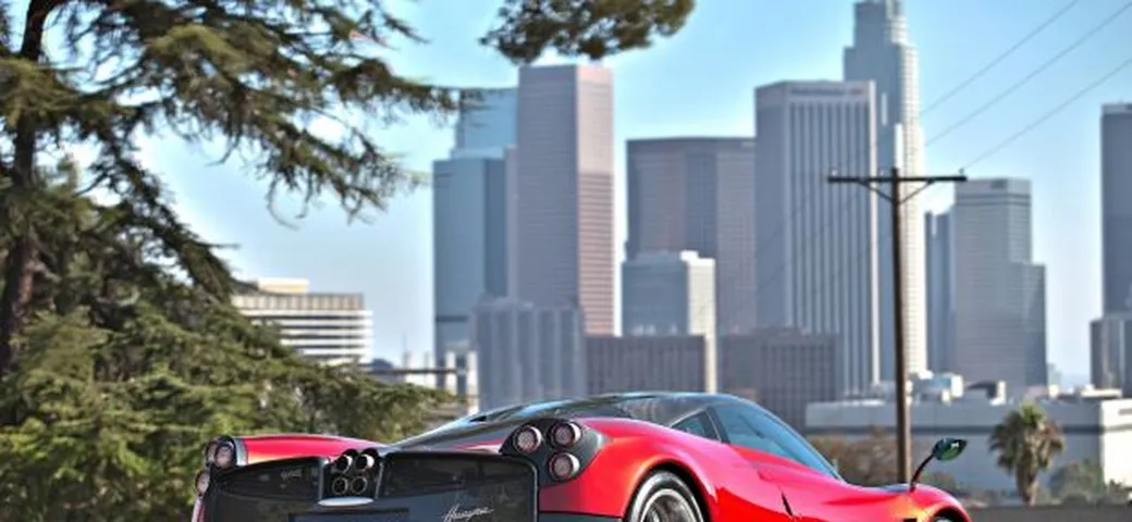 Una Pagani Huayra illustrata dal suo possessore