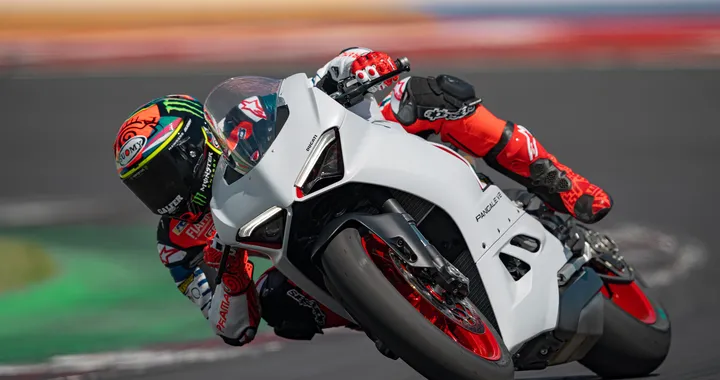 Ducati Panigale V2, ecco la nuova livrea White Red: “The Red Essence. In white”