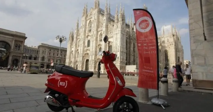 Vespa e RED insieme per la lotta contro l'AIDS