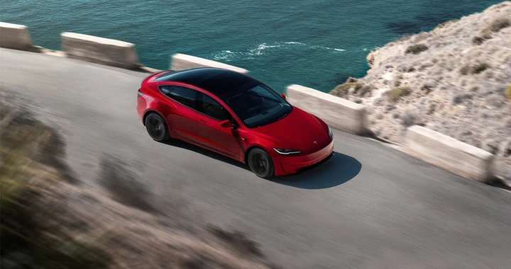 Tesla Model 3 Performance aumenta dinamica