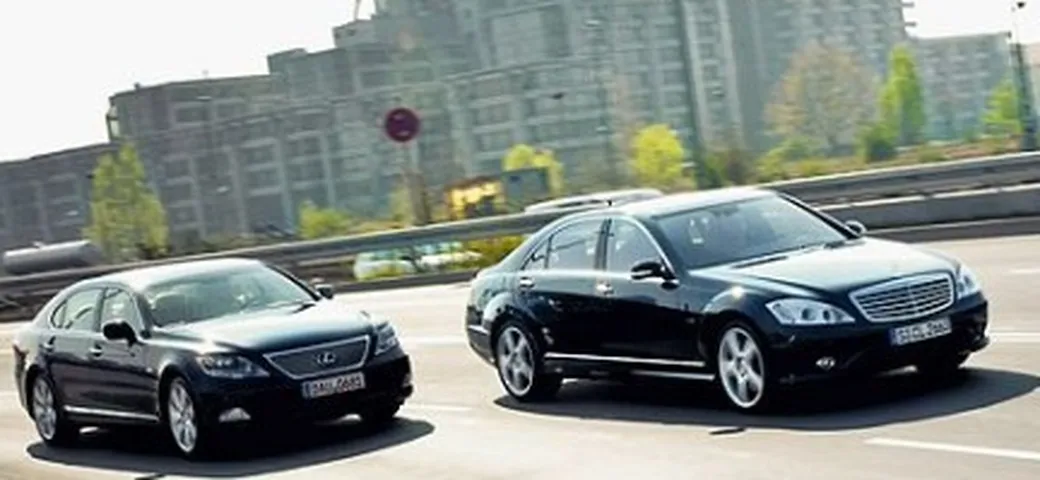 Mercedes S 600 vs Lexus LS 600h