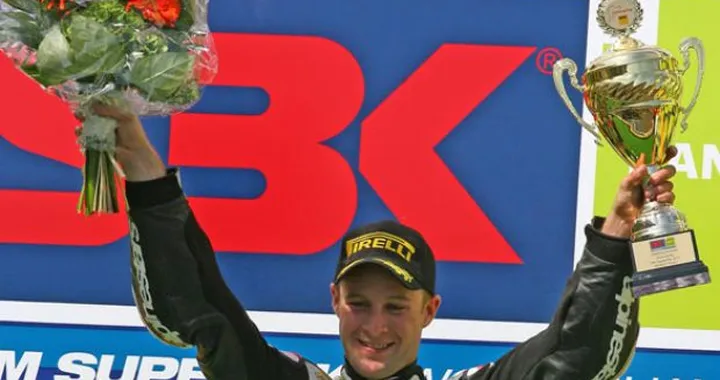 WSBK: Jonathan Rea rinnova con Honda Ten Kate per il 2011