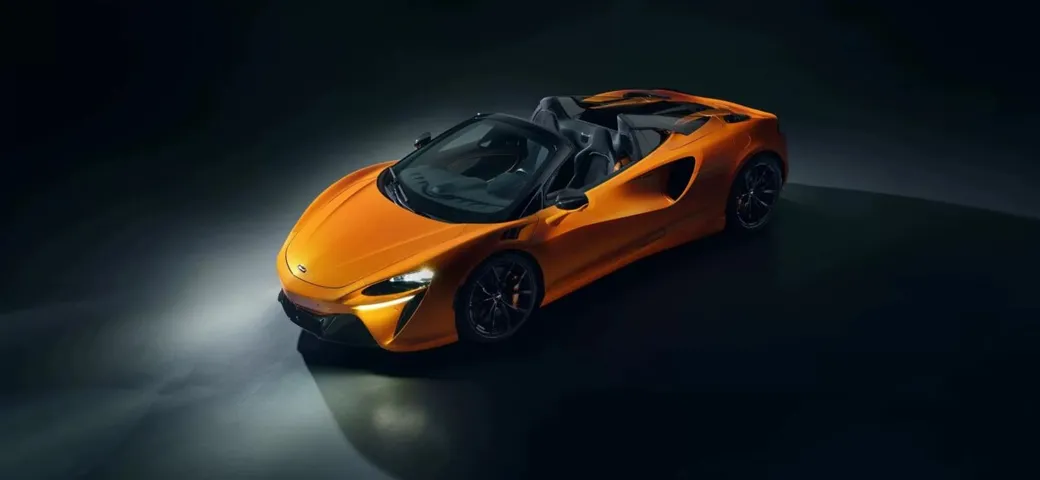 McLaren Artura Spider, la supercar mozzafiato debutta a Londra