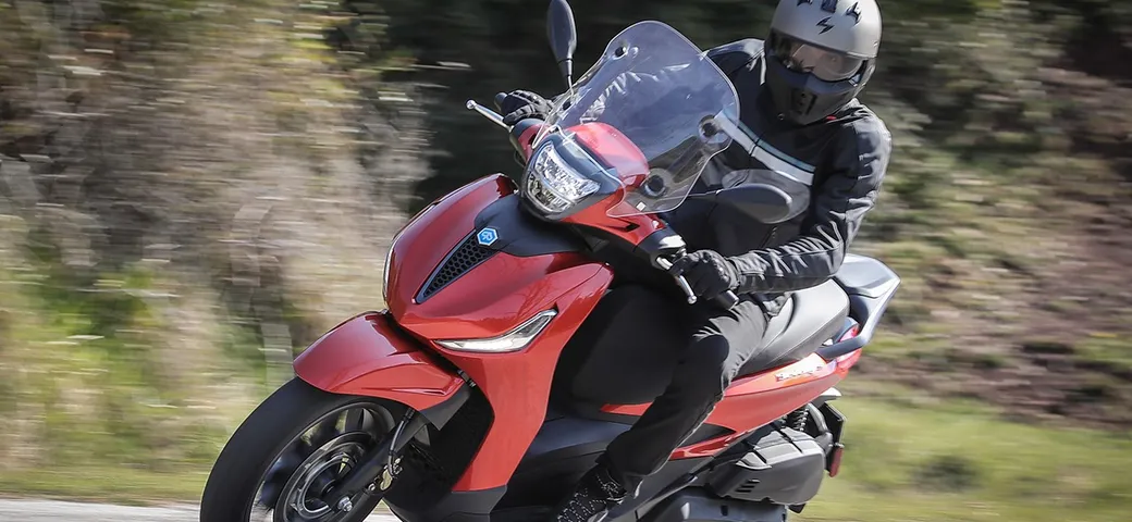 Piaggio Beverly 300 e 400 2021: la prova su strada (VIDEO)