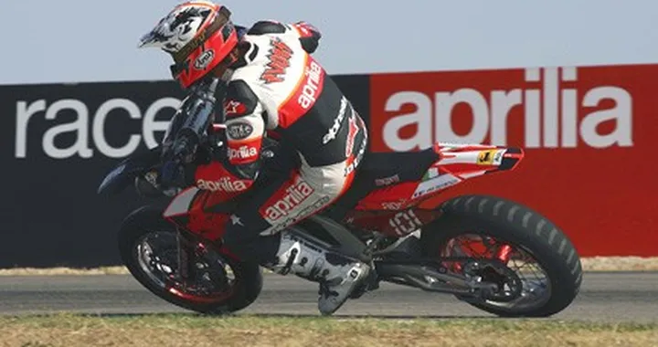 Test per il Team Aprilia Supermoto 2007