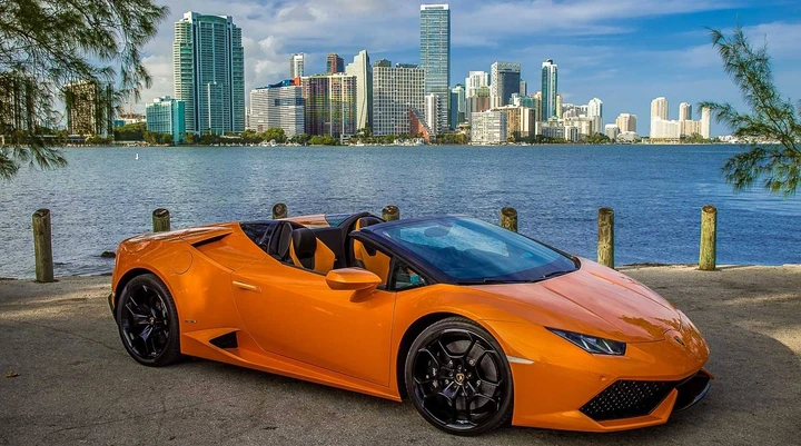 La Lamborghini Huracan Spyder sulle strade di Miami [Video]